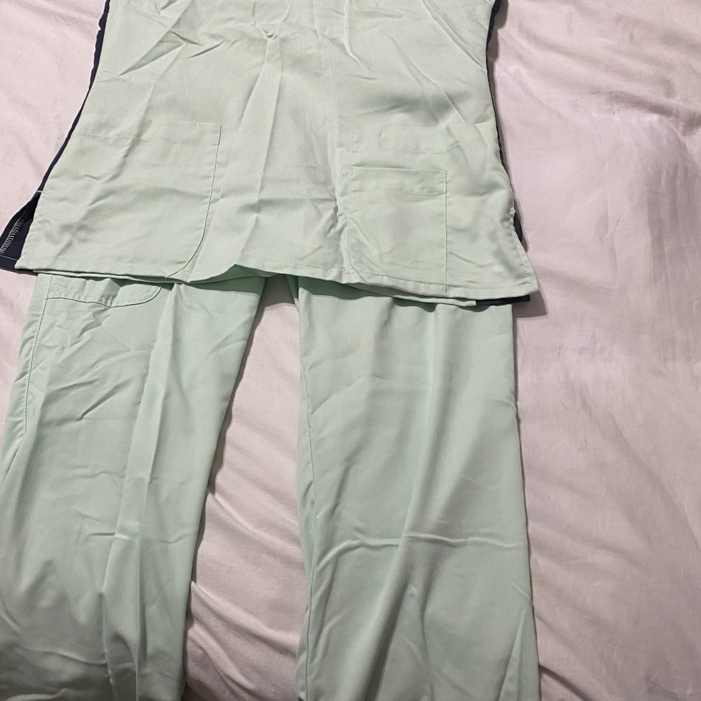 Scrub set
